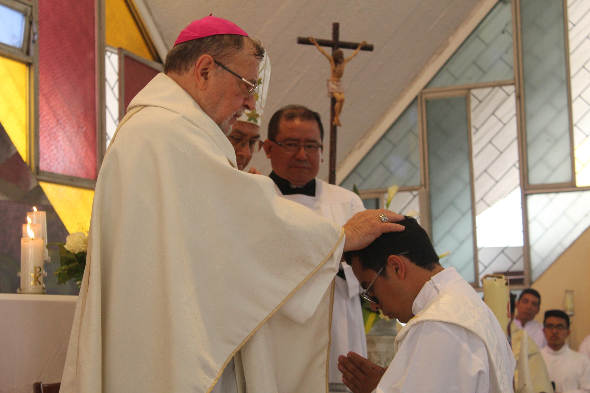 Imposición de manos por Monseñor Lino Panizza